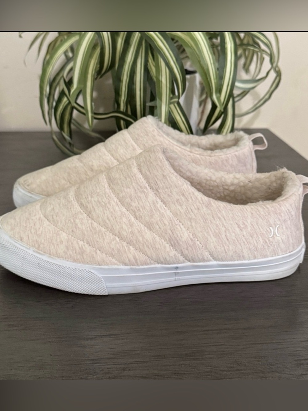 Hurley Ladies' Puff Clog Shoe Cozy Camp Mule Slip On Sneaker Ladies Shoe 8M